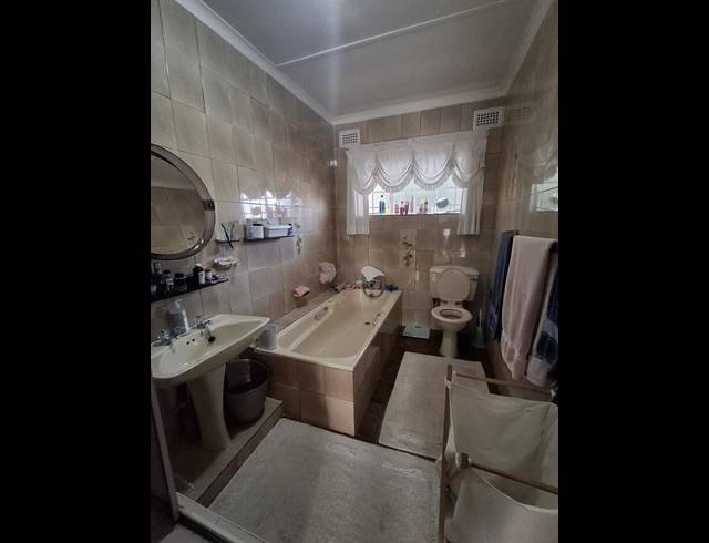 4 BEDROOM HOUSE FOR SALE IN BELLEVUE